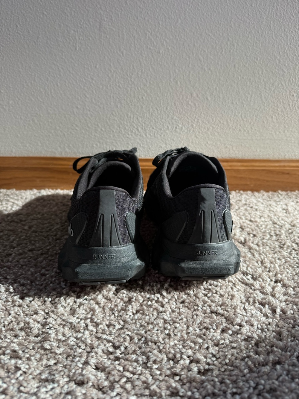 ALO Runner Sneakers - Picture 6 of 10